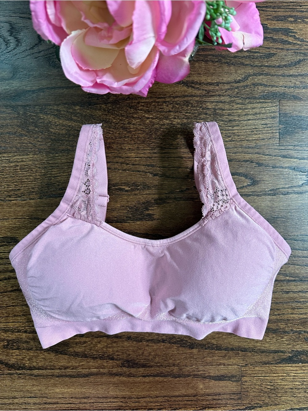 Underoutfit Comfort Shaping bra with lace, size L
